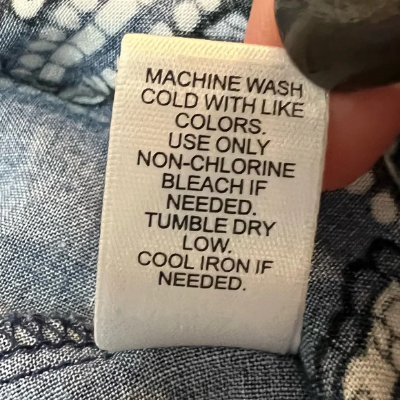 C Est 1946 Navy/White Bandanna Print Blouse w/Short Ruffled Sleeves. 18/20.‎ - Picture 6 of 6